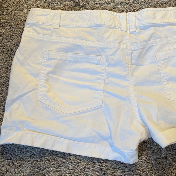 Women’s white linen shorts - Picture 5 of 5